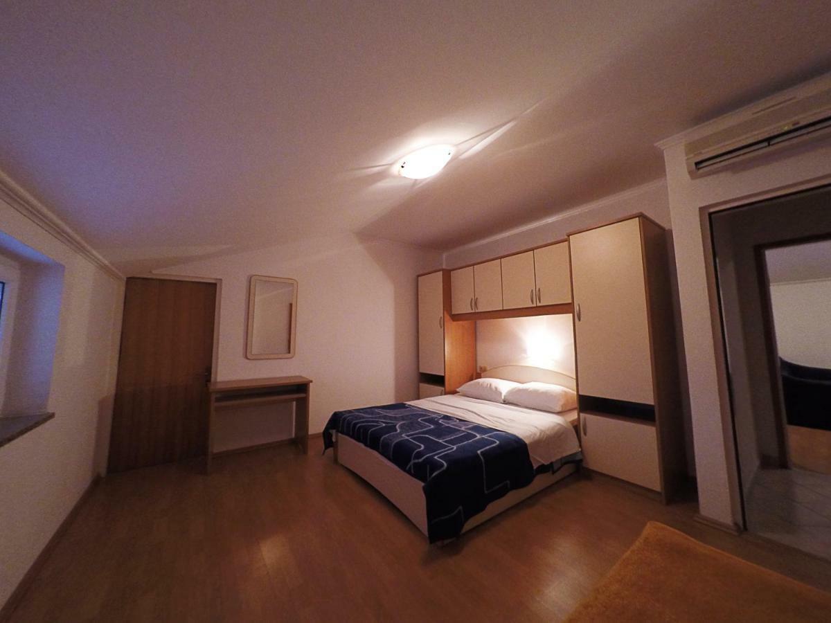 Apartments Piculjan Lopar Bagian luar foto
